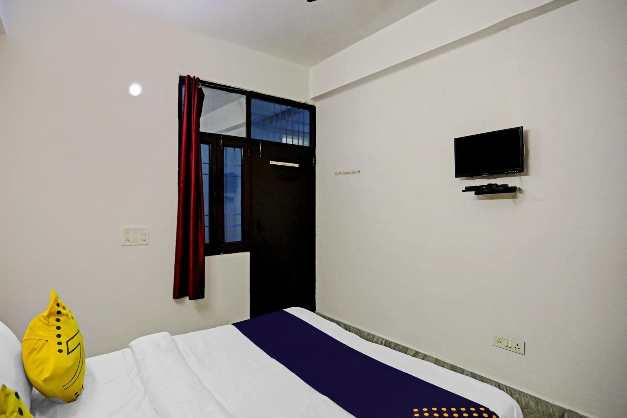 Spot On Raj Hotel Vip Near Worlds Of Wonder Kālkāji Devi Extérieur photo